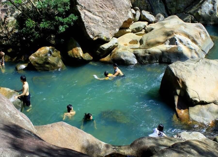 Tắm suối Ba Hồ tại Ninh Thuận 