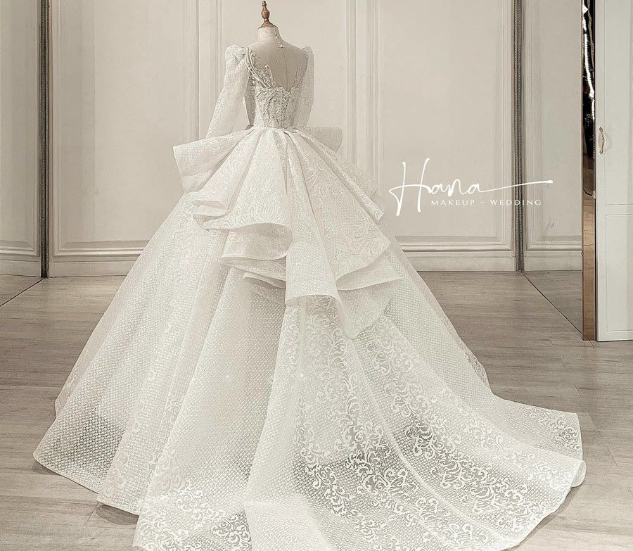 Chiếc váy cưới tại Hana Studio giúp tôn vinh vẻ đẹp của cô dâu trong ngày tổ chức hôn lễ 