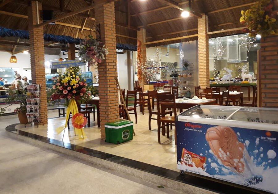 Không gian bên trong của nhà hàng Hải Âu - Ninh Thuận