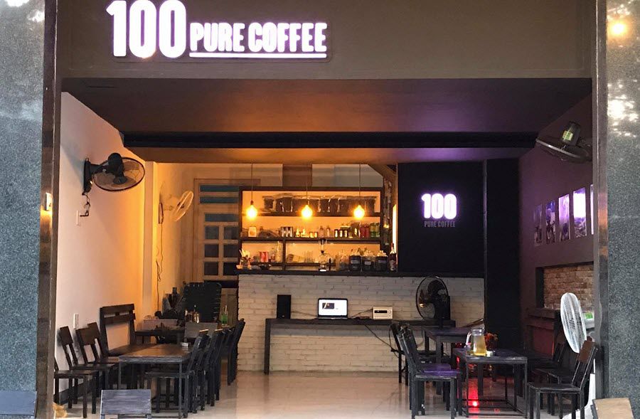 Nội thất bên trong của quán 100 Pure Coffee
