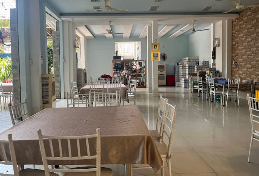 Không gian rộng thoáng của nhà hàng Hoa Thiên Lý - Ninh Thuận