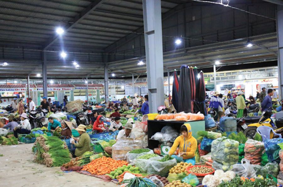 Không khí nhộn nhịp tại khu chợ đầu mối nông sản Phan Rang
