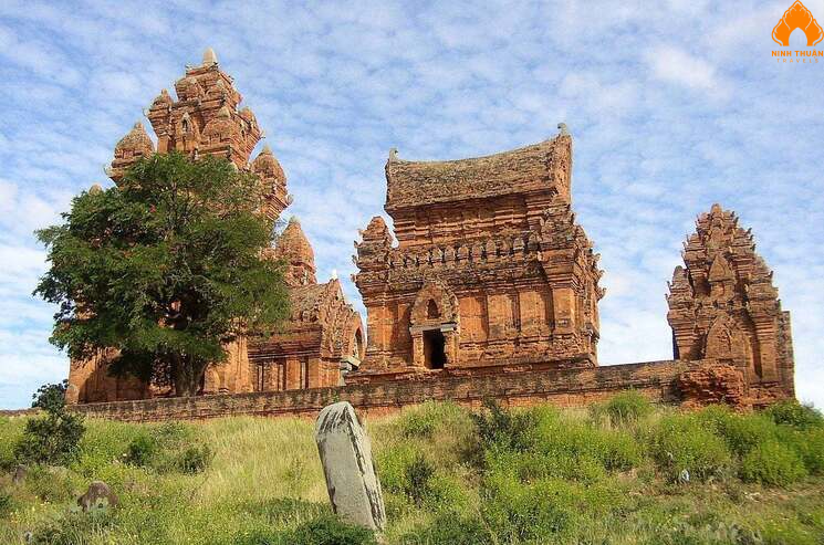 Ghé thăm Tháp Pô Klong Garai cổ kính của người Chăm