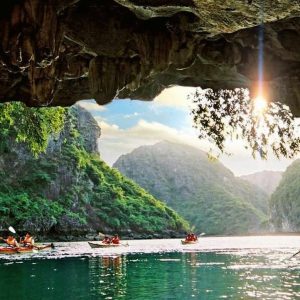 Chèo Kayaking ở Hang Sáng - Hang Tối