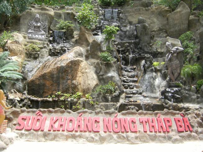 Suối Khoáng Nóng Tháp Bà