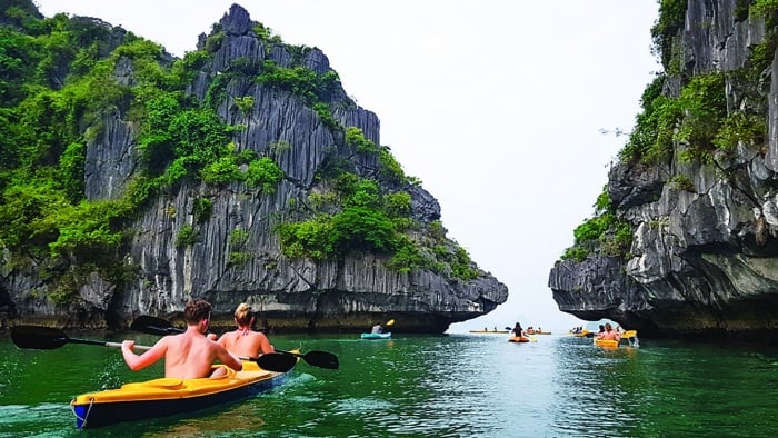 Tour Cát Bà Vịnh Lan Hạ 2 Ngày 1 Đêm