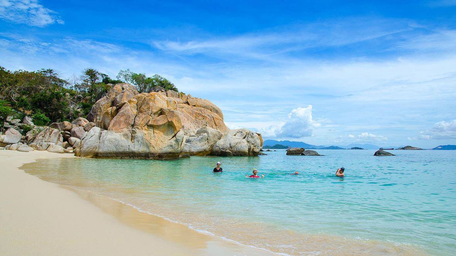 Tour Bình Hưng - Bình Ba 2 Ngày 2 Đêm: Ngắm San Hô - BBQ Hải Sản Tôm Hùm - Vườn Nho - Đồi Cừu Suối Tiên