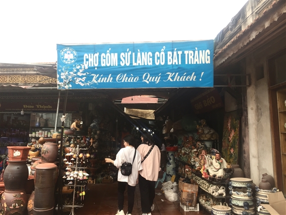 Cho Gom Bat Trang