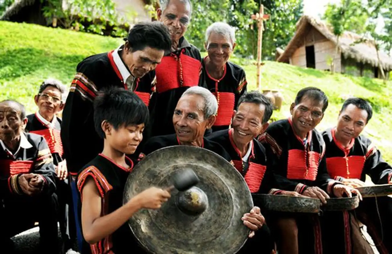 Tham gia hoạt động văn hóa cồng chiêng LangBiang độc đáo