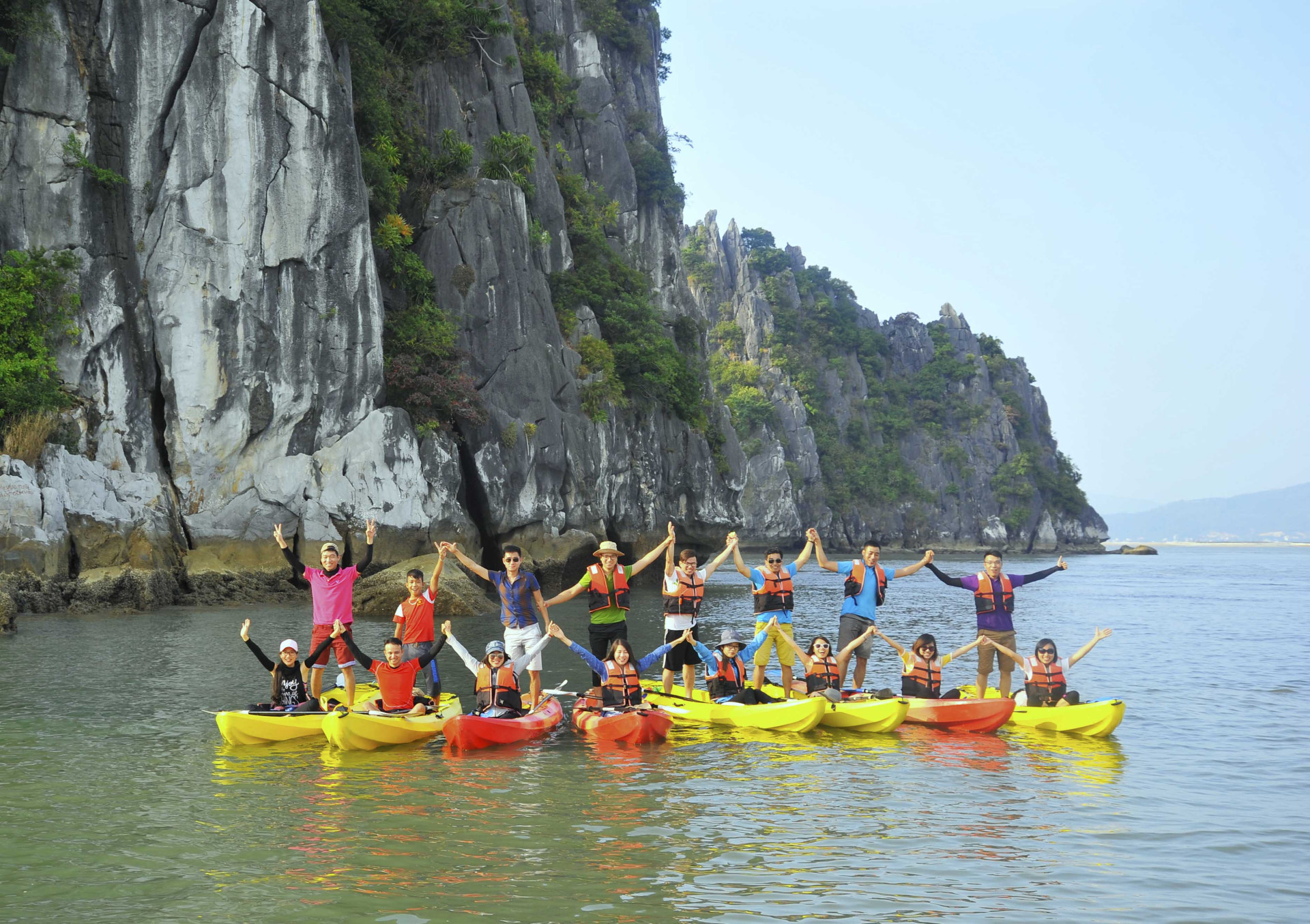 Chèo Kayak để khám phá Vịnh Hạ Long