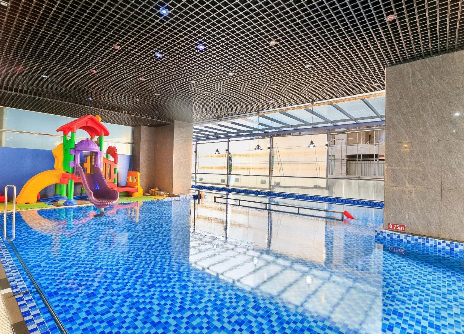 Khách sạn San Hô Vũng Tàu (Coral Hotel) với Hồ bơi được thiết kế thêm không gian vui chơi dành cho trẻ em