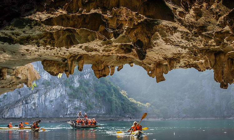 Khám phá Hang Luồn Vịnh Hạ Long