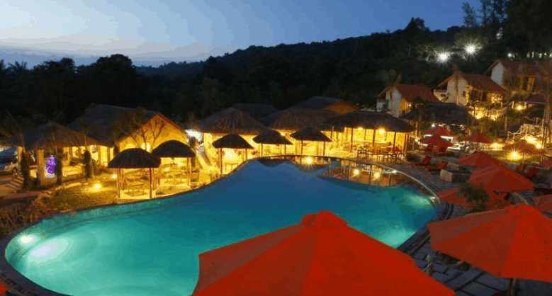 Khung cảnh tuyệt đẹp tại bể bơi ngoài trời Daisy Resort Phu Quoc