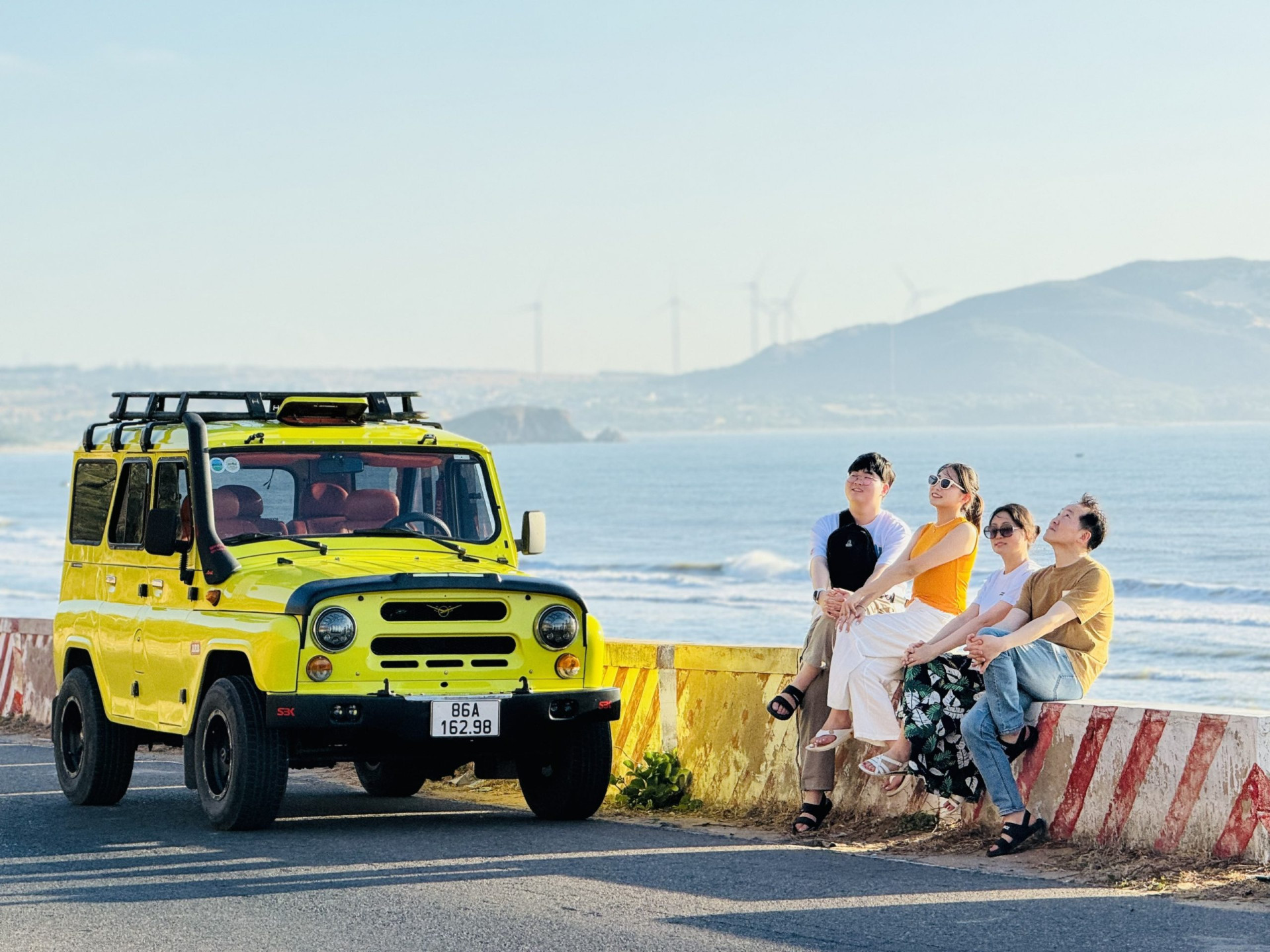 Tham quan Mũi Né bằng xe Jeep tự lái