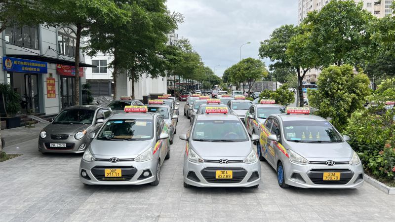 Xe taxi Long Biên