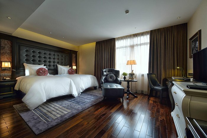 Phòng nghỉ tiêu chuẩn tại Khách sạn Paradise Suites Hạ Long