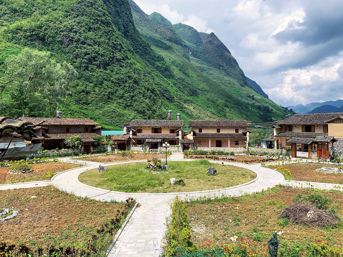 Làng văn hóa du lịch cộng đồng dân tộc Mông nằm tại thôn Pả Vi thuộc Mèo Vạc