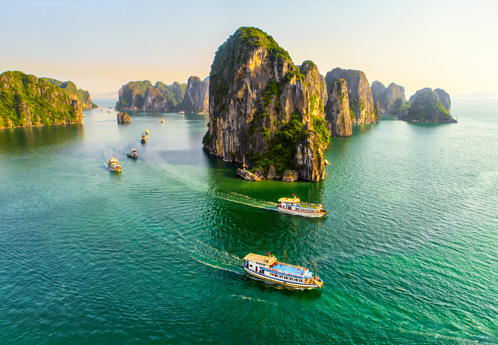 Tàu thăm vịnh Hạ Long 1 ngày